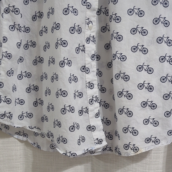 Liz Claiborne Women's Button Down Shirt White Blue Bycicle Cotton Large Casual - Picture 6 of 11